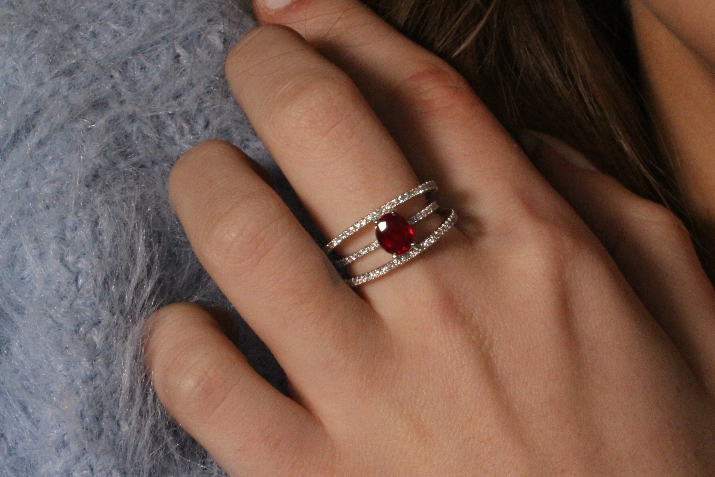 Bague de luxe en Or 750 , Rubis et diamants | Sagess 