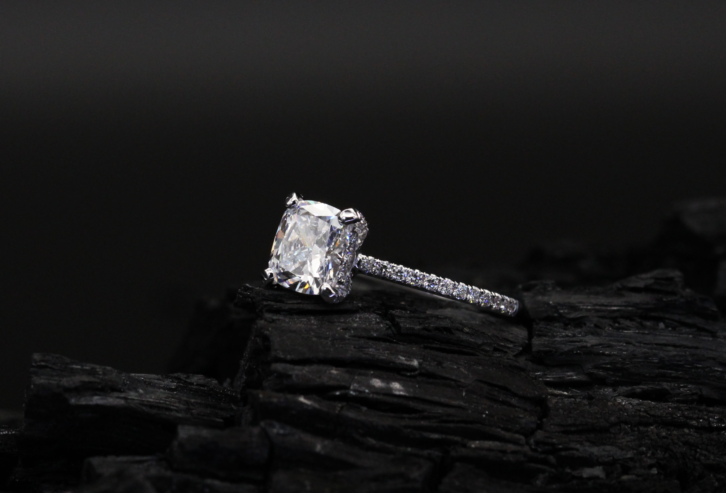 engagement ring handcrafted in antwerp by sagess 