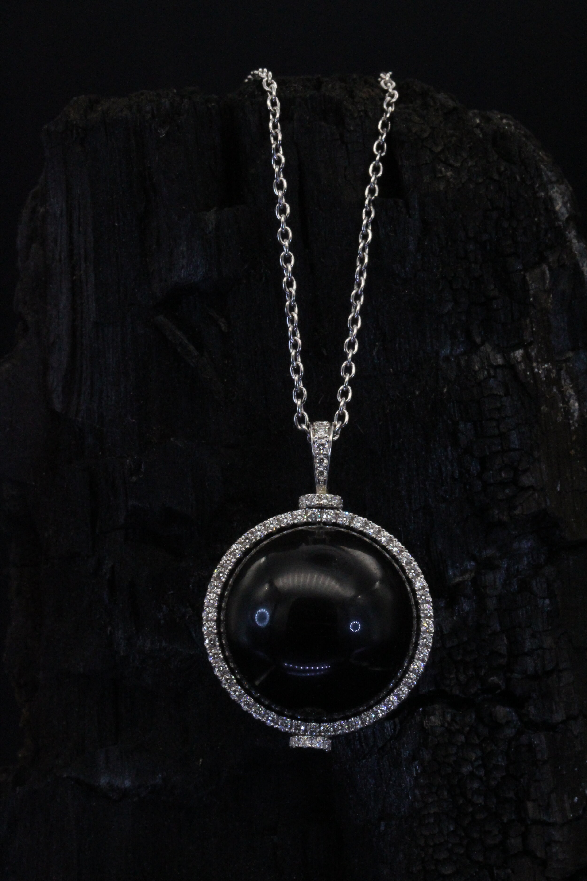Pendentif or 18 kt diamant et obsidienne magic charms sagess