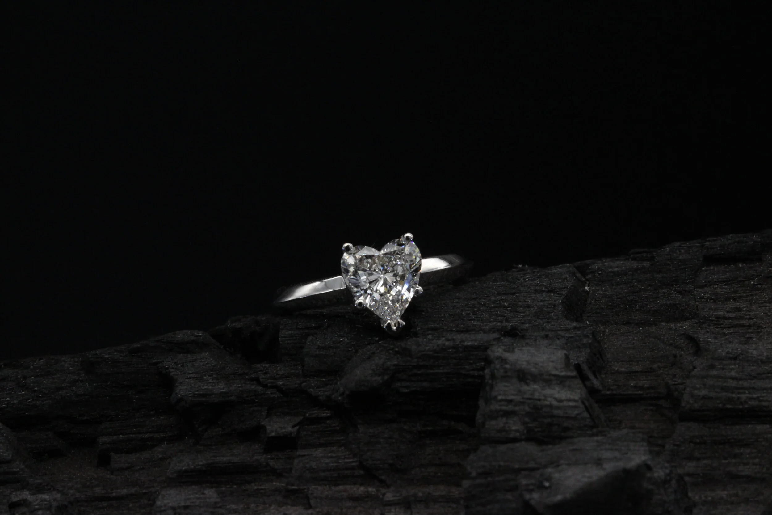 Solitaire - Heart-Shaped Diamond Engagement Ring | Timeless Collection by Sagess Antwerp
