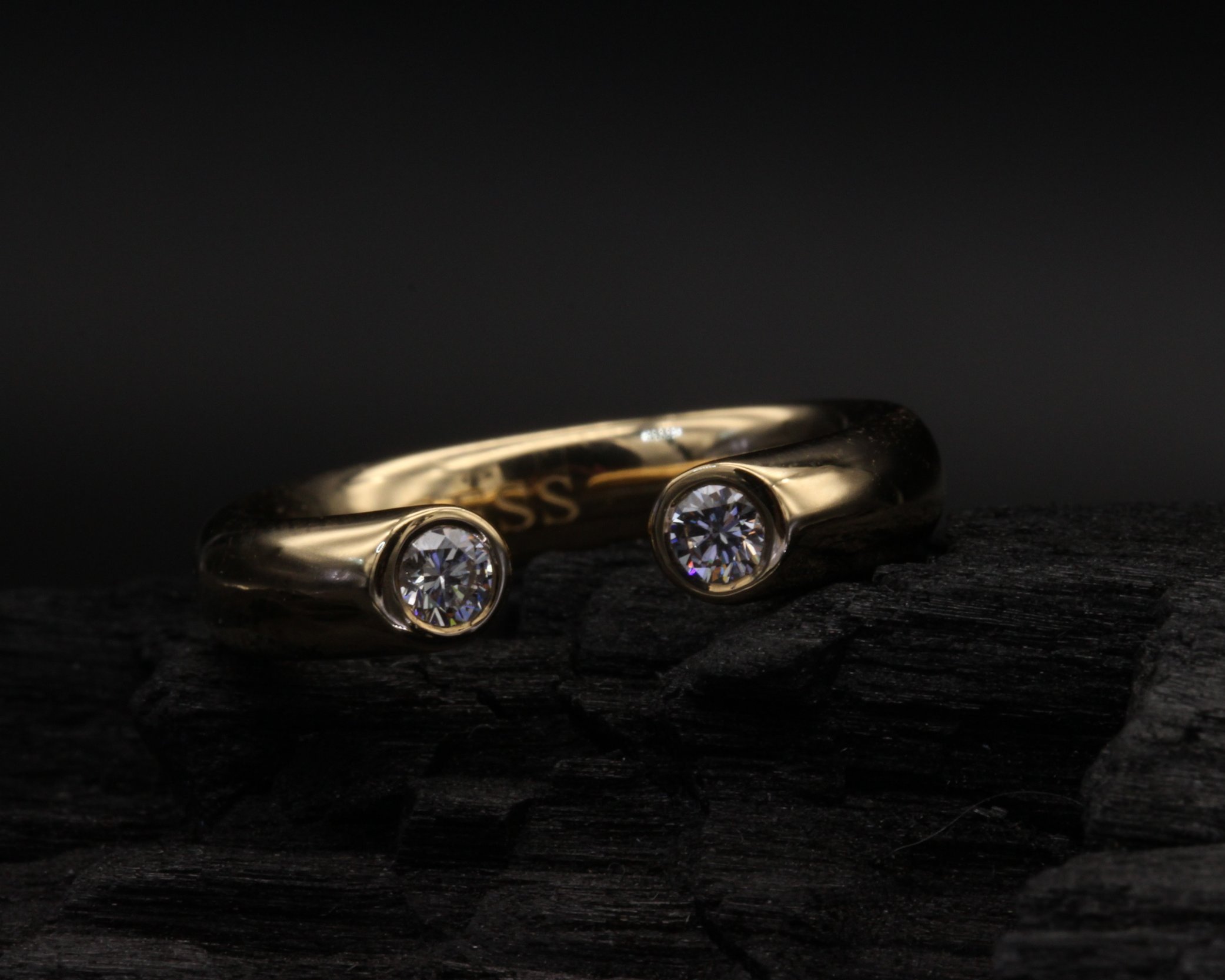 Modern gold and diamond ring | everyday wear luxury jewelry | sagess