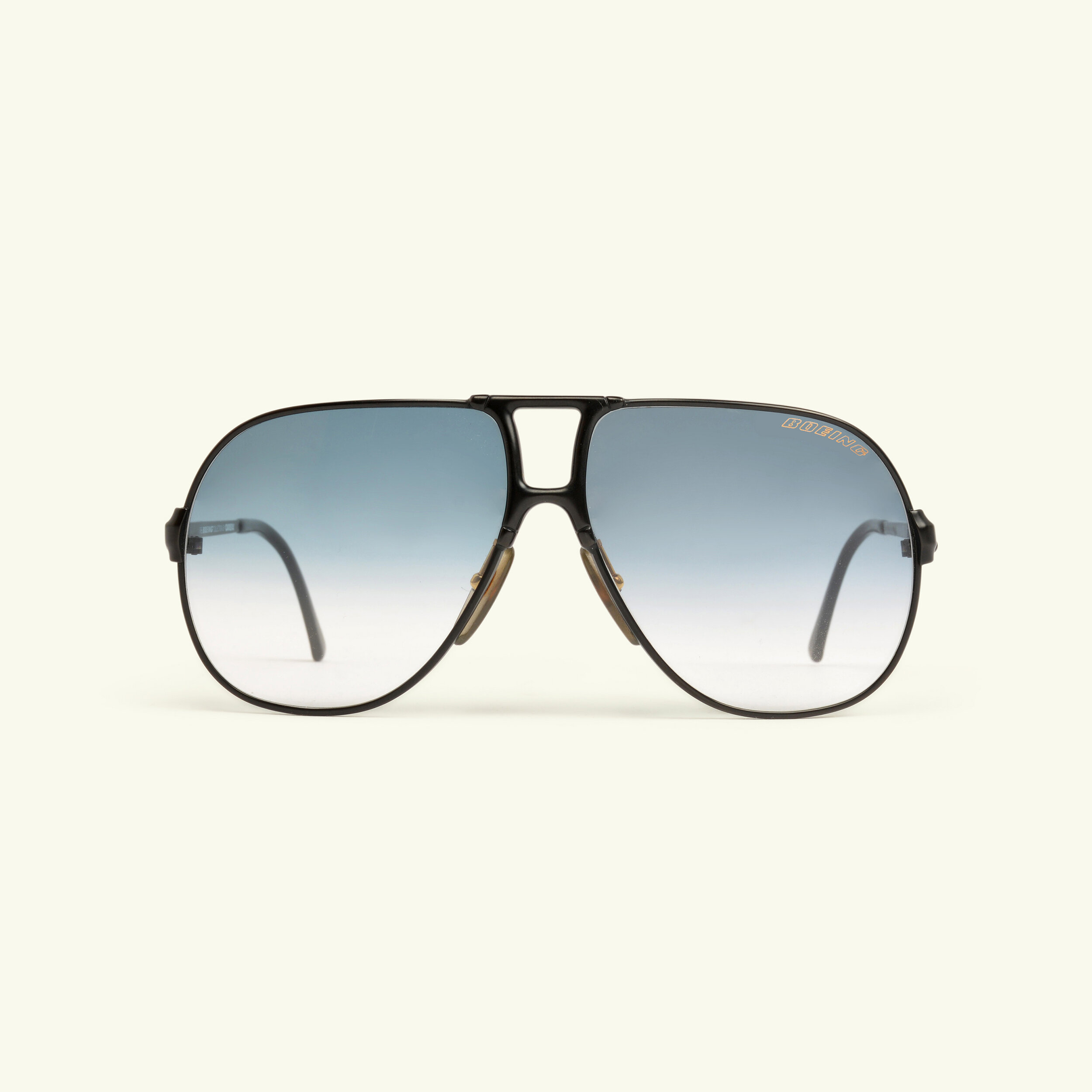  Boeing by Carrera 5700 90 sunglasses by Culture Frames — LE VIF