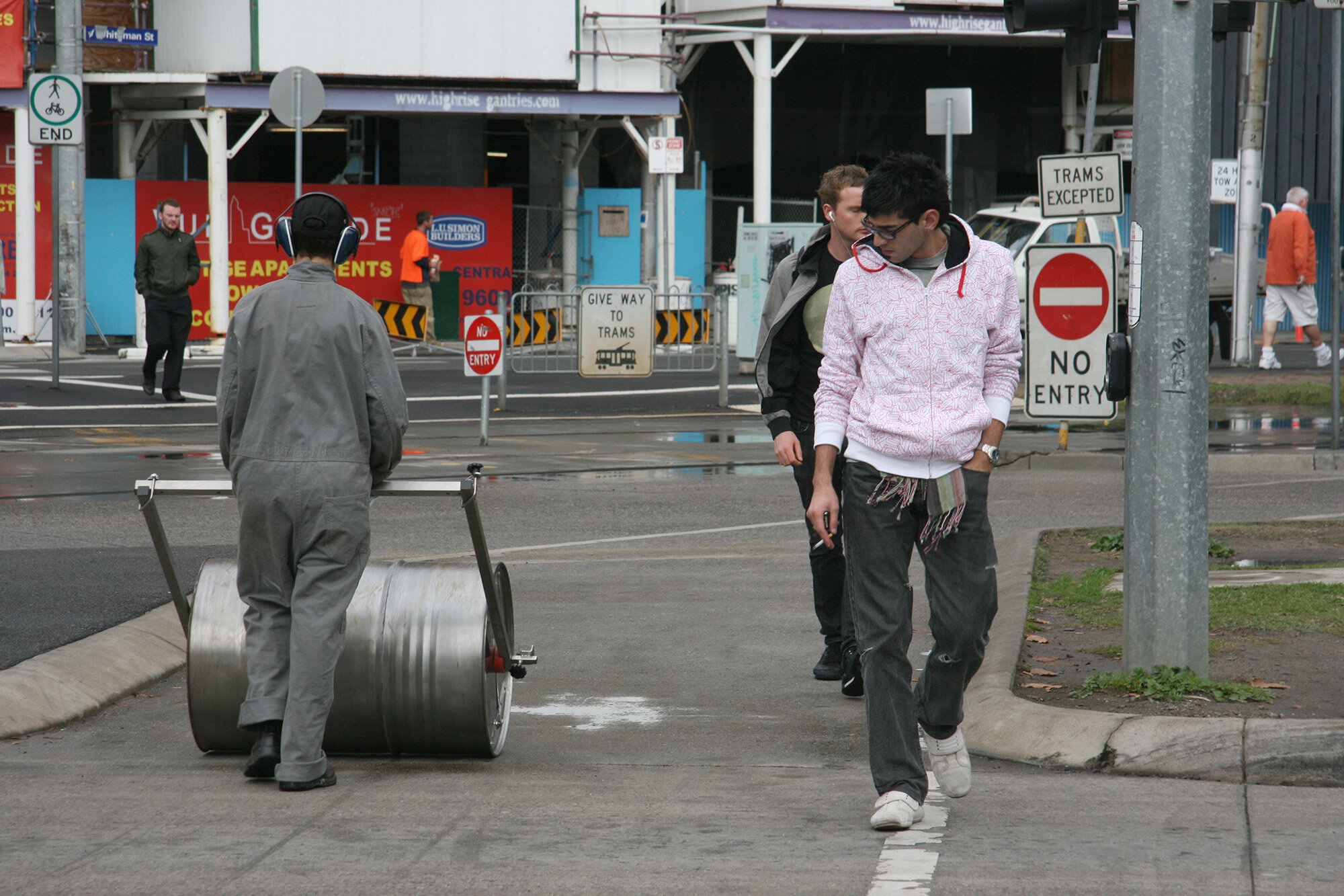  Ekodrum performance walk: City to sea, 27 May 2008. Photo credit - Julia Cole. 