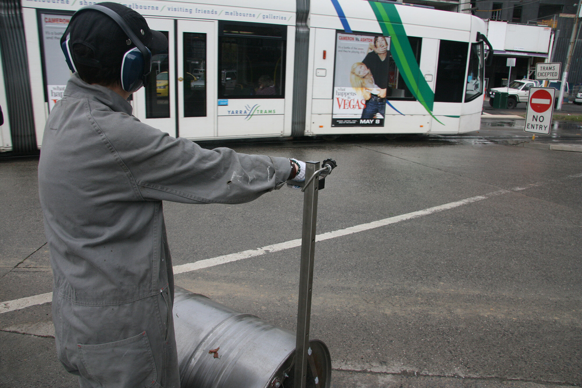 Ekodrum performance walk: City to sea, 27 May 2008. Photo credit - Julia Cole.