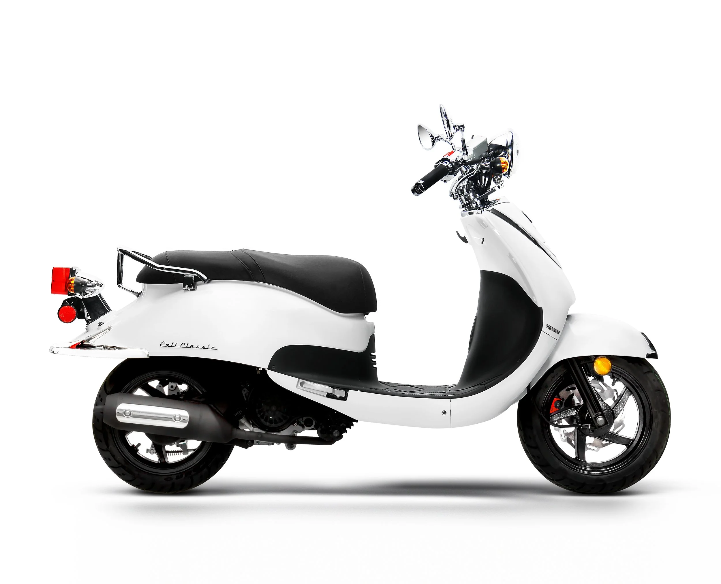 2026 Lance Cali Classic 200i scooter — front three-quarter view 2