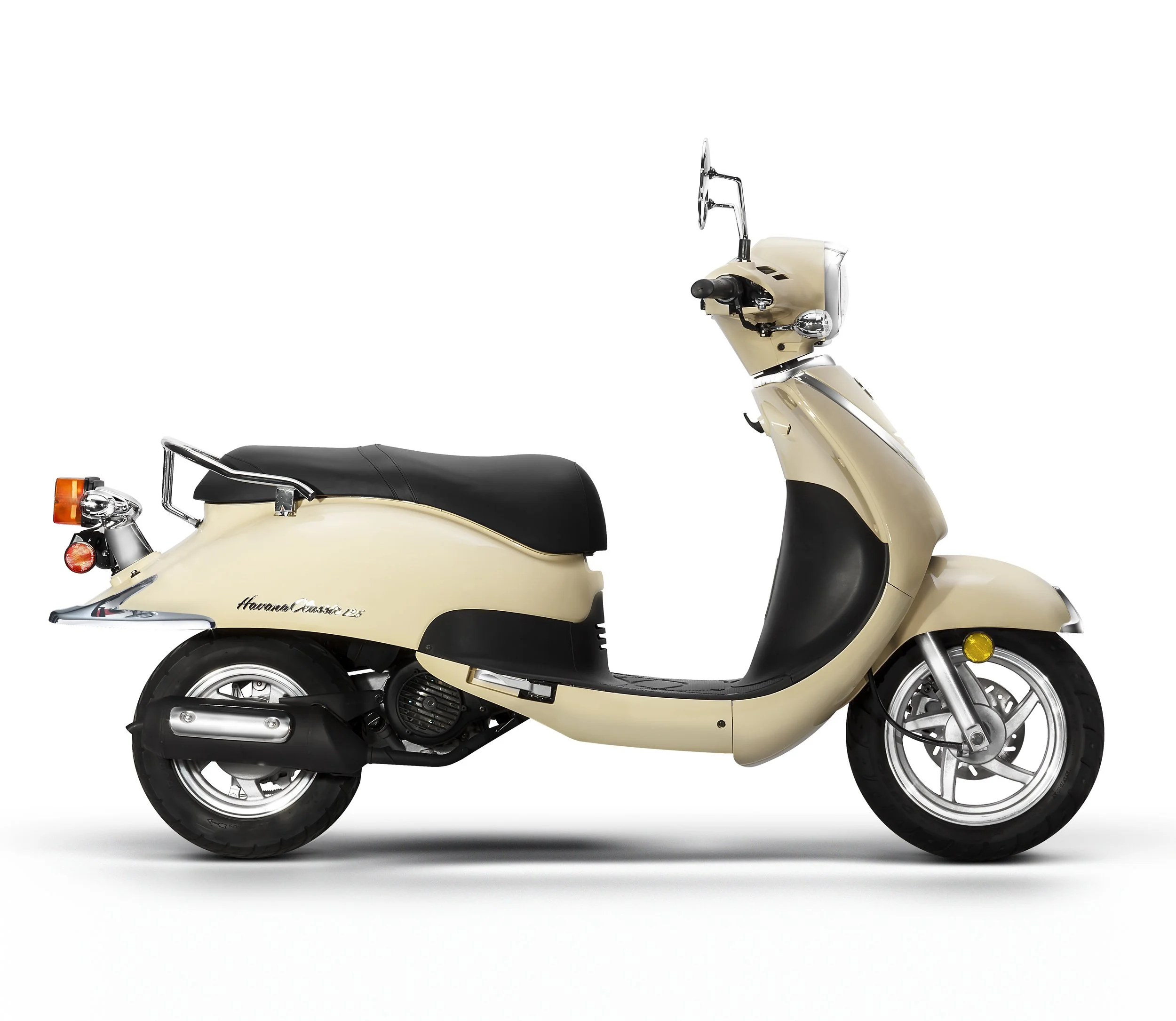 2026 Lance Havana Classic 125 scooter — three-quarter rear view 3