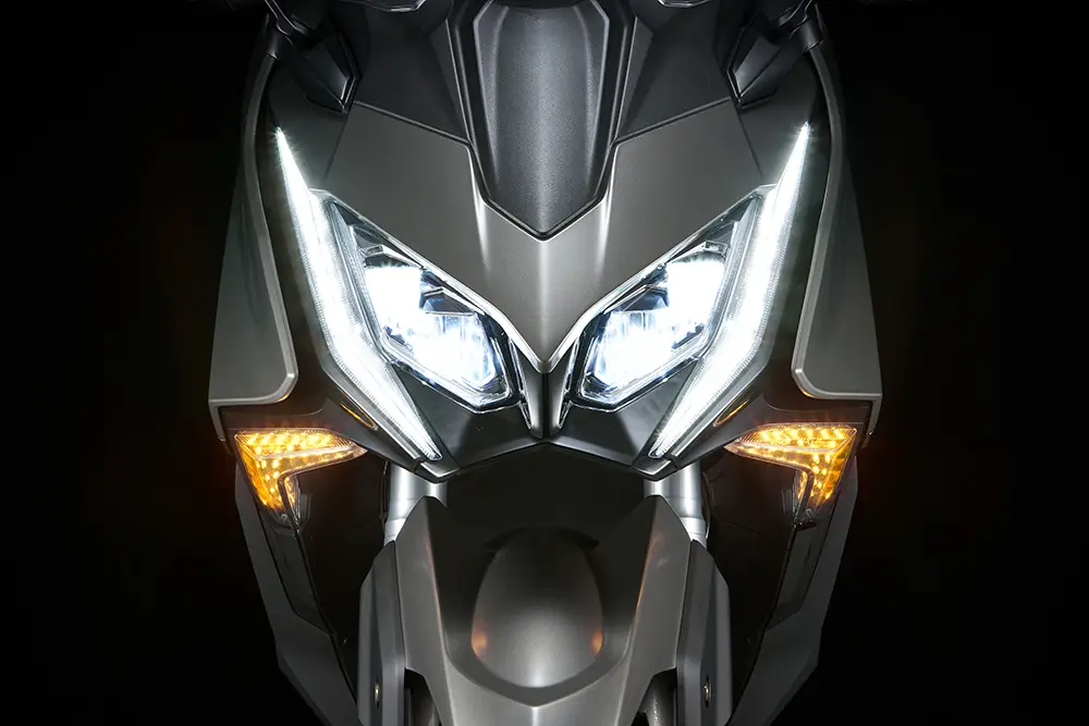 KYMCO-AK-550-PREMIUM-16 (1).jpg