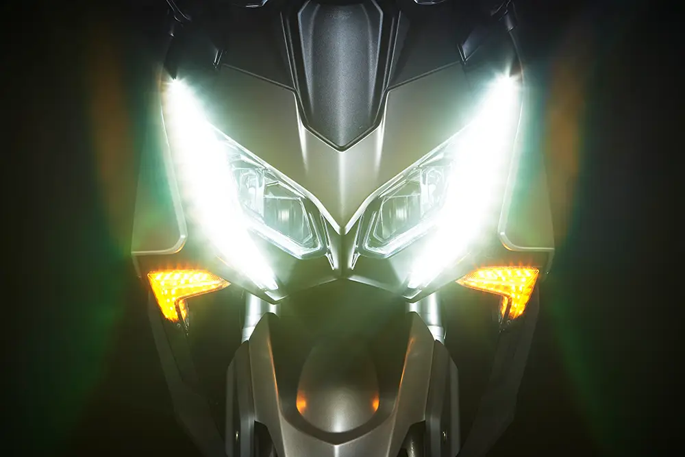 KYMCO-AK-550-PREMIUM-18 (1).jpg