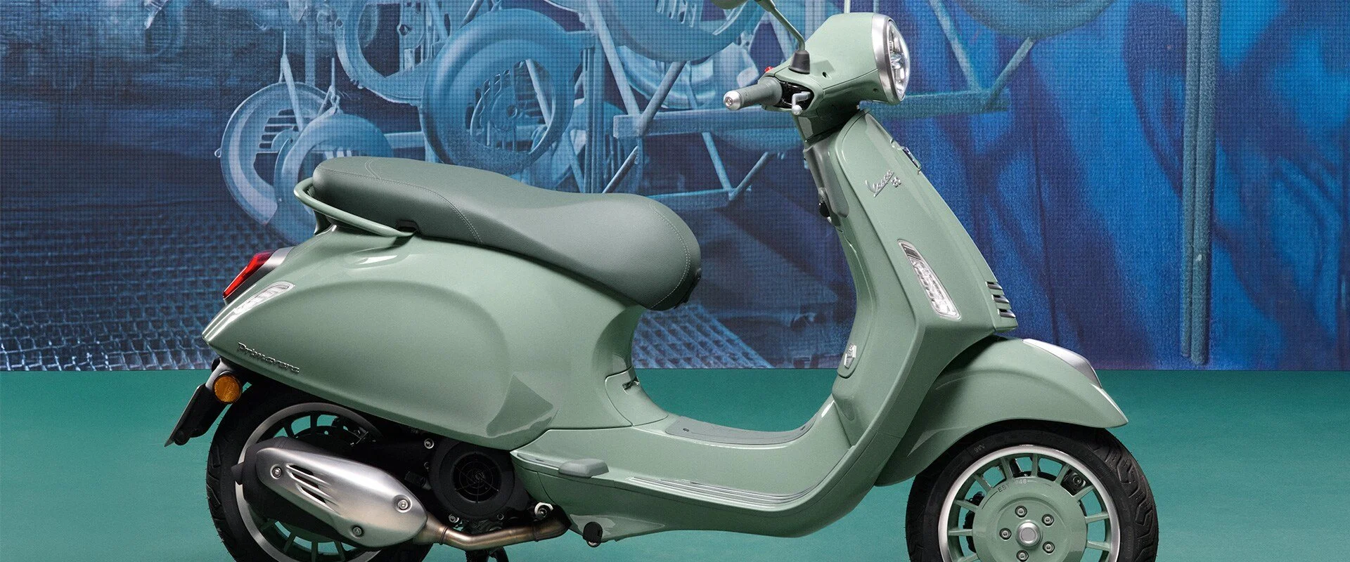 2026 Vespa Primavera 150 scooter — front three-quarter view 3