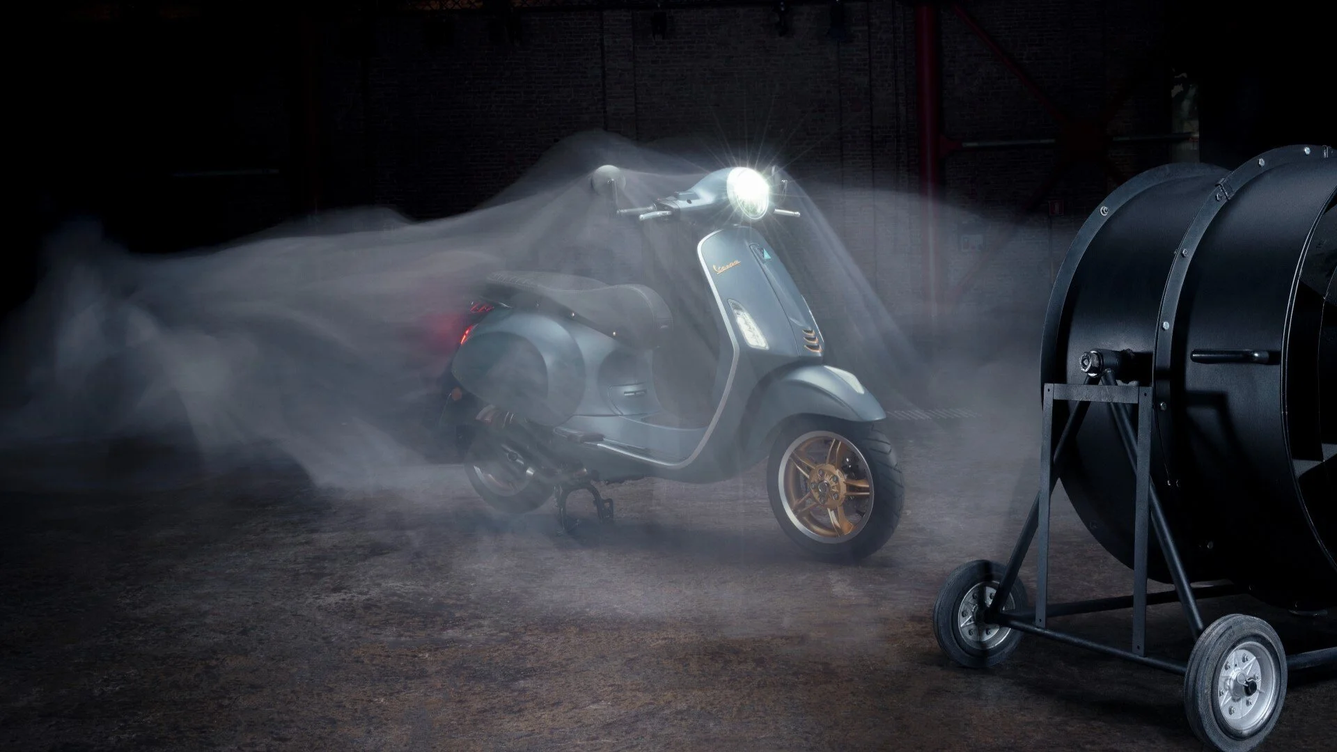 2026 Vespa Primavera 50 scooter — rear view 5