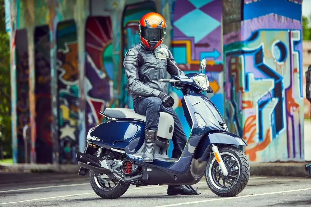 2026 Kymco Like 150i ABS scooter — right-side view 4