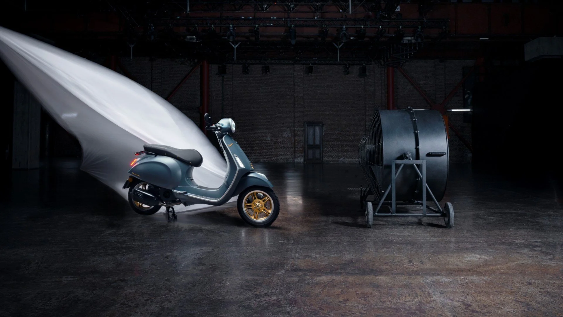 2026 Vespa Primavera 50 scooter — front three-quarter view 5
