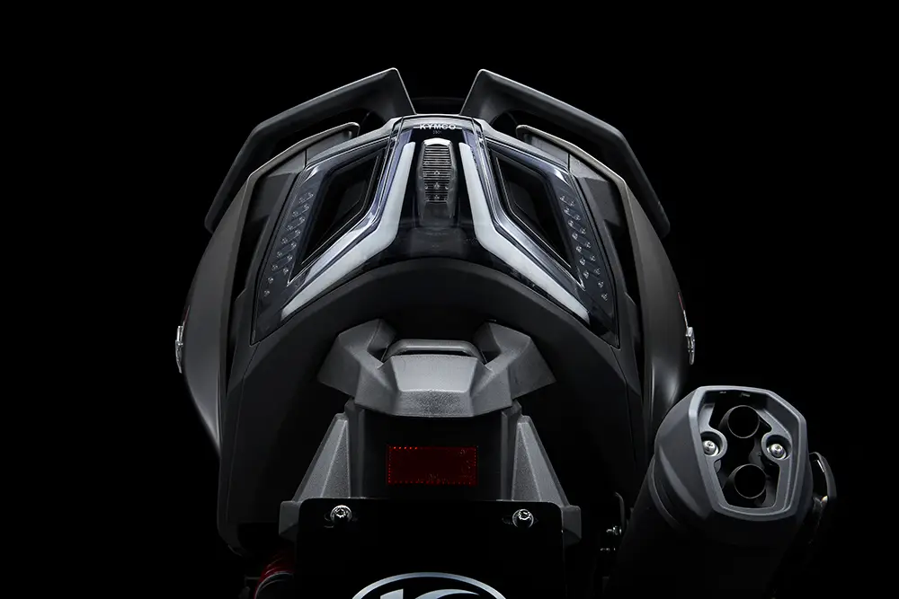 KYMCO-AK-550-PREMIUM-19 (1).jpg
