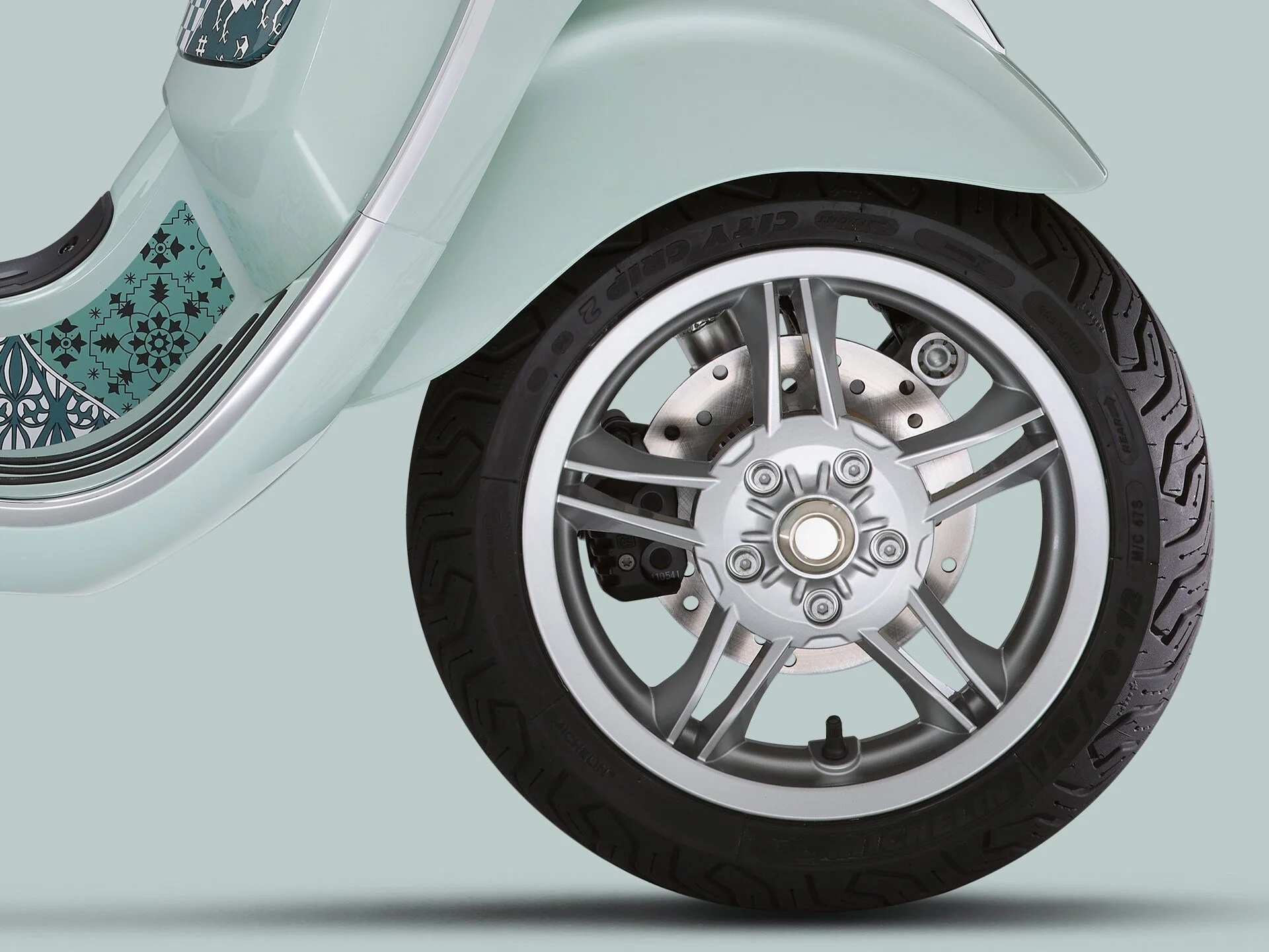 2026 Vespa Primavera 150 scooter — front three-quarter view 2