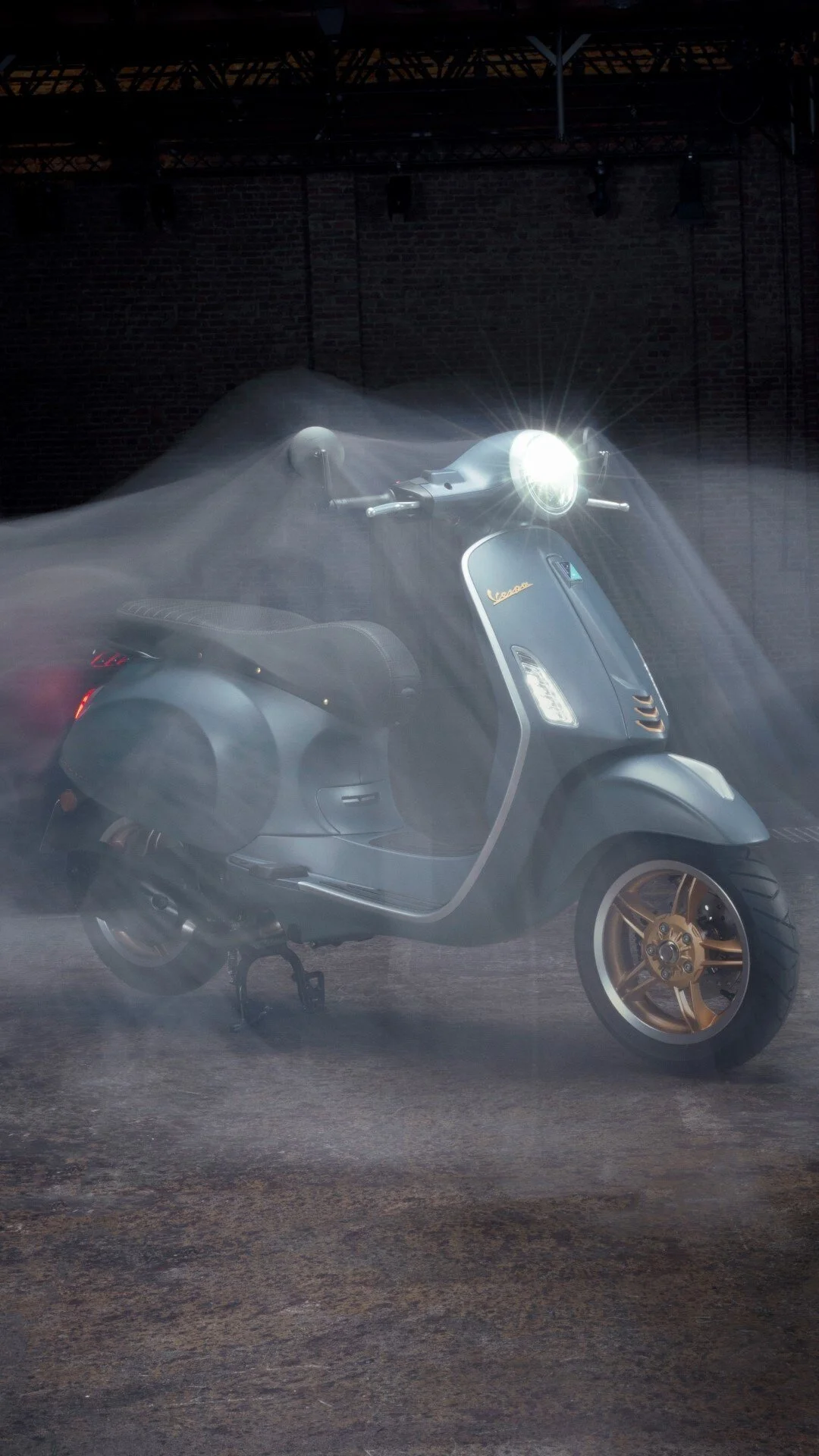 2026 Vespa Primavera 50 scooter — three-quarter rear view 4