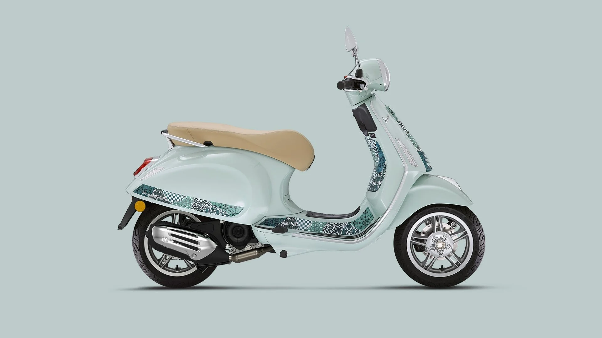 2026 Vespa Primavera 50 scooter — side profile view 4