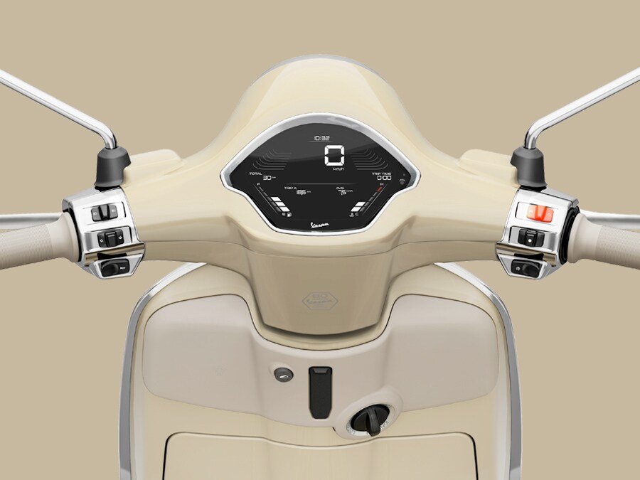 2026 Vespa Primavera 150 scooter — alternate studio view 2