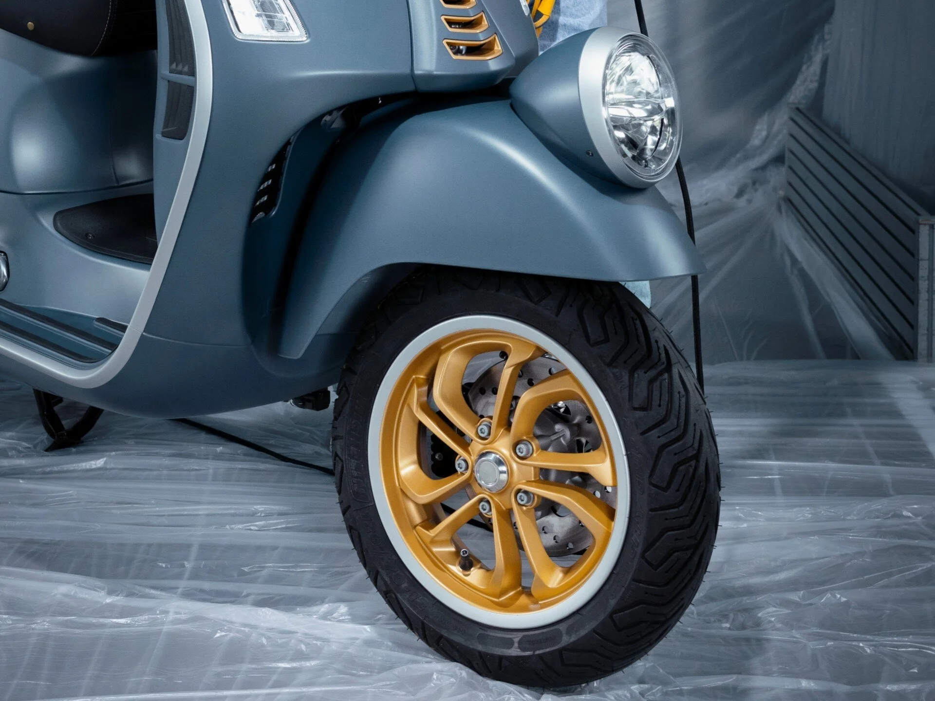 2026 Vespa GTV 310 scooter — right-side view 3
