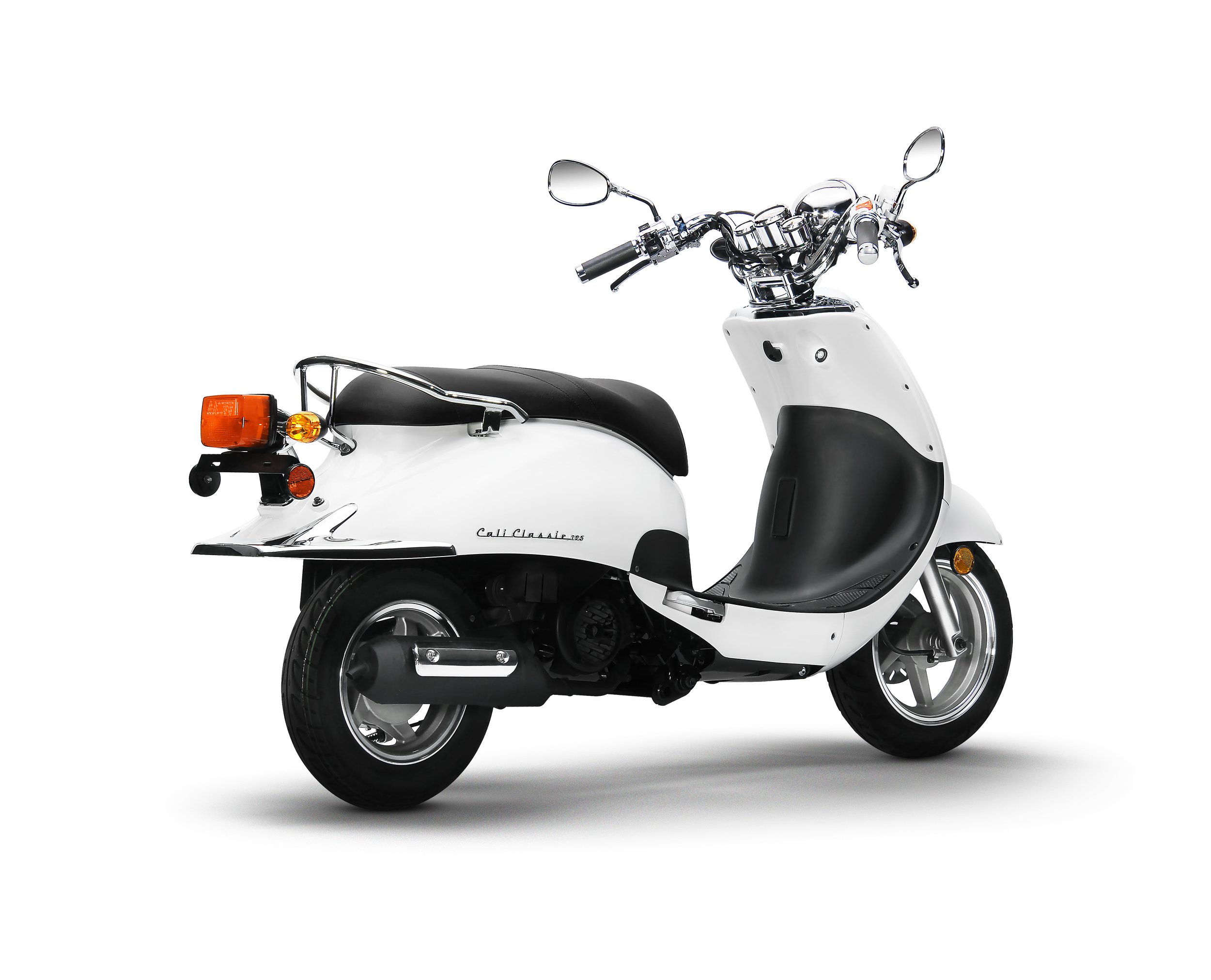 2026 Lance Cali Classic 50 scooter — front three-quarter view 4