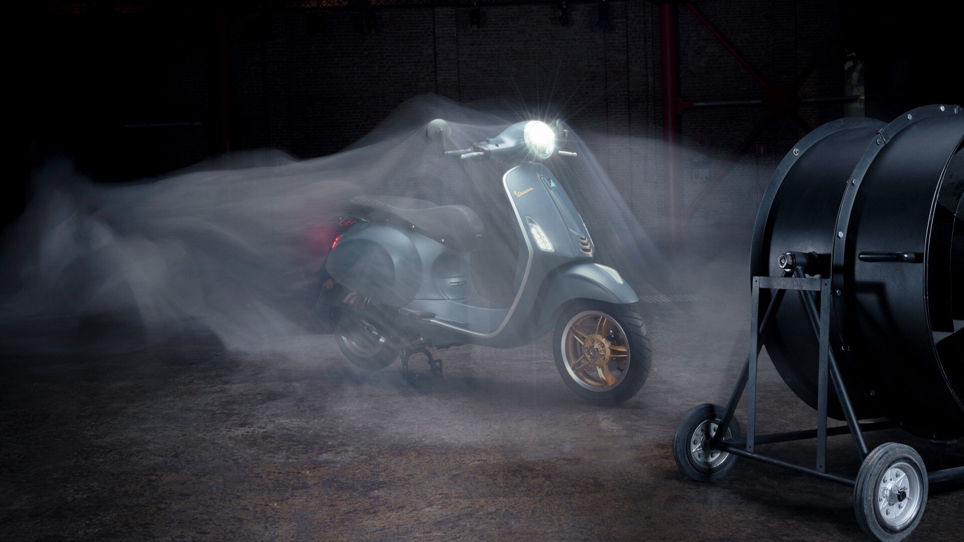 2026 Vespa Primavera 150 scooter — side profile view 4