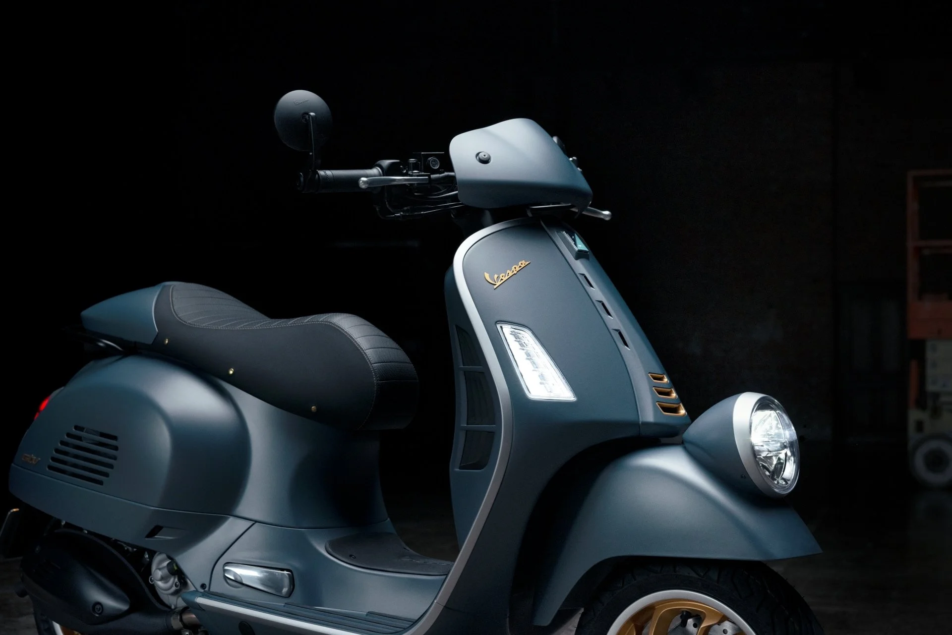 2026 Vespa GTV 310 scooter — front view 3