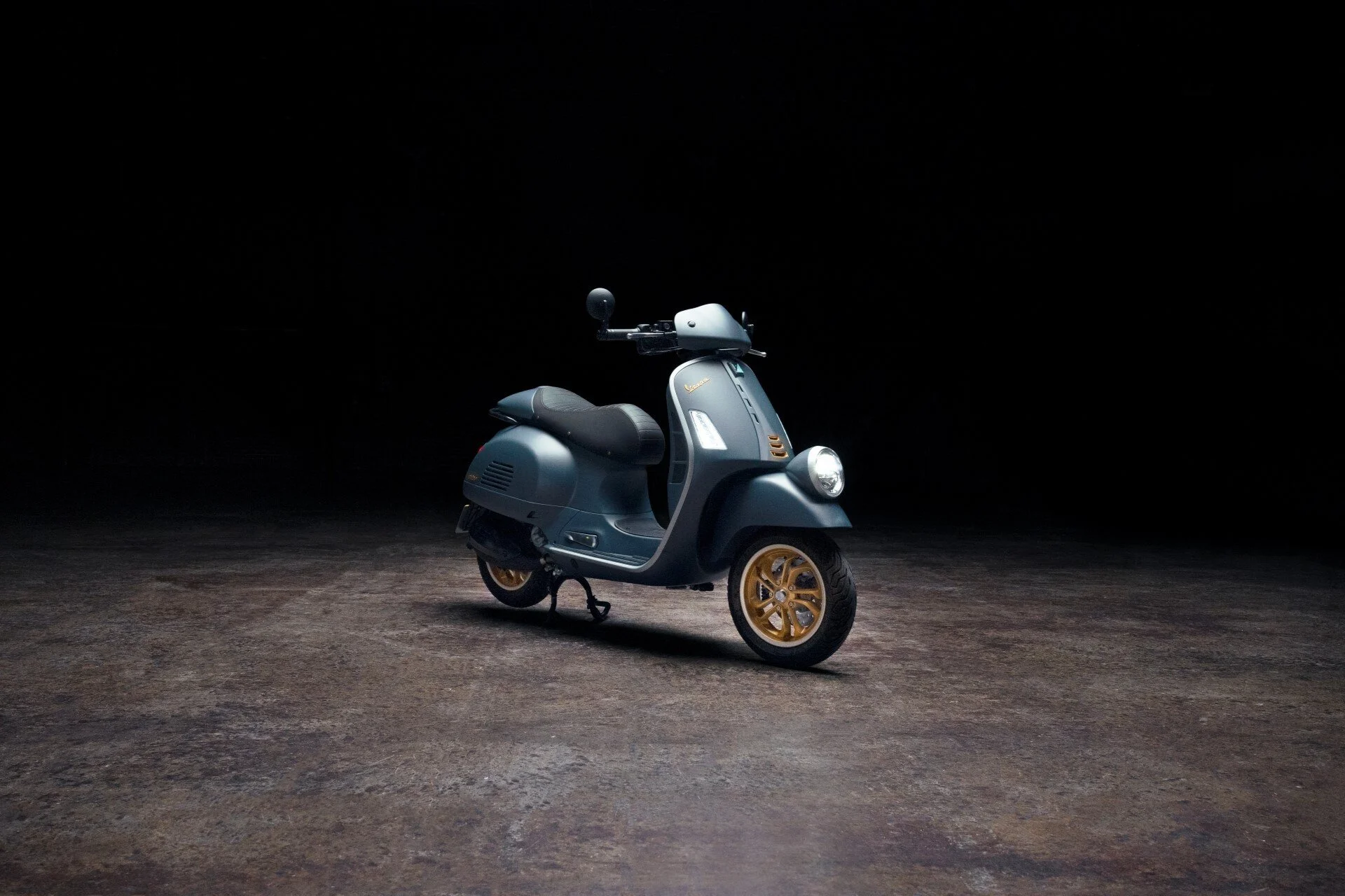 2026 Vespa GTV 310 scooter — front three-quarter view 3