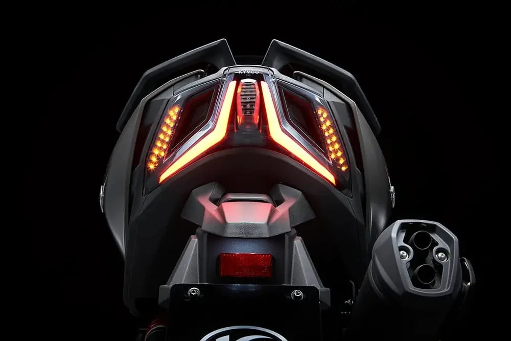 KYMCO-AK-550-PREMIUM-20 (1).jpg