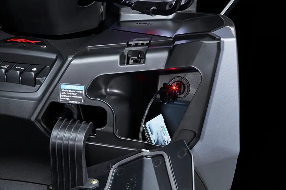 KYMCO-AK-550-PREMIUM-4 (1).jpg