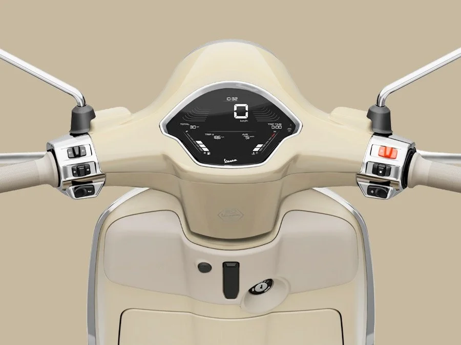 2026 Vespa Primavera 50 scooter — rear view 3