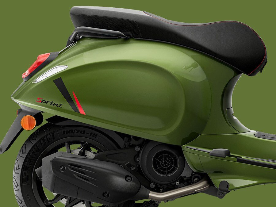 2026 Vespa Sprint S 150 scooter — alternate studio view