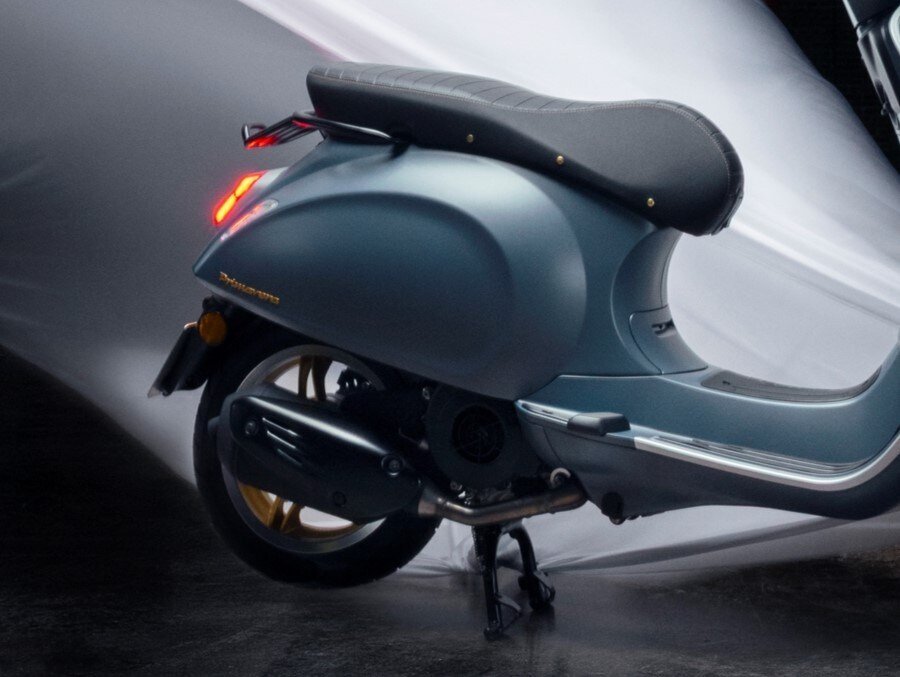 2026 Vespa Primavera 50 scooter — left-side view 5