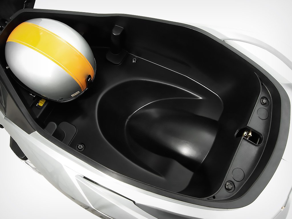 2026 SYM Citycom S 300i scooter — full-length studio view 4