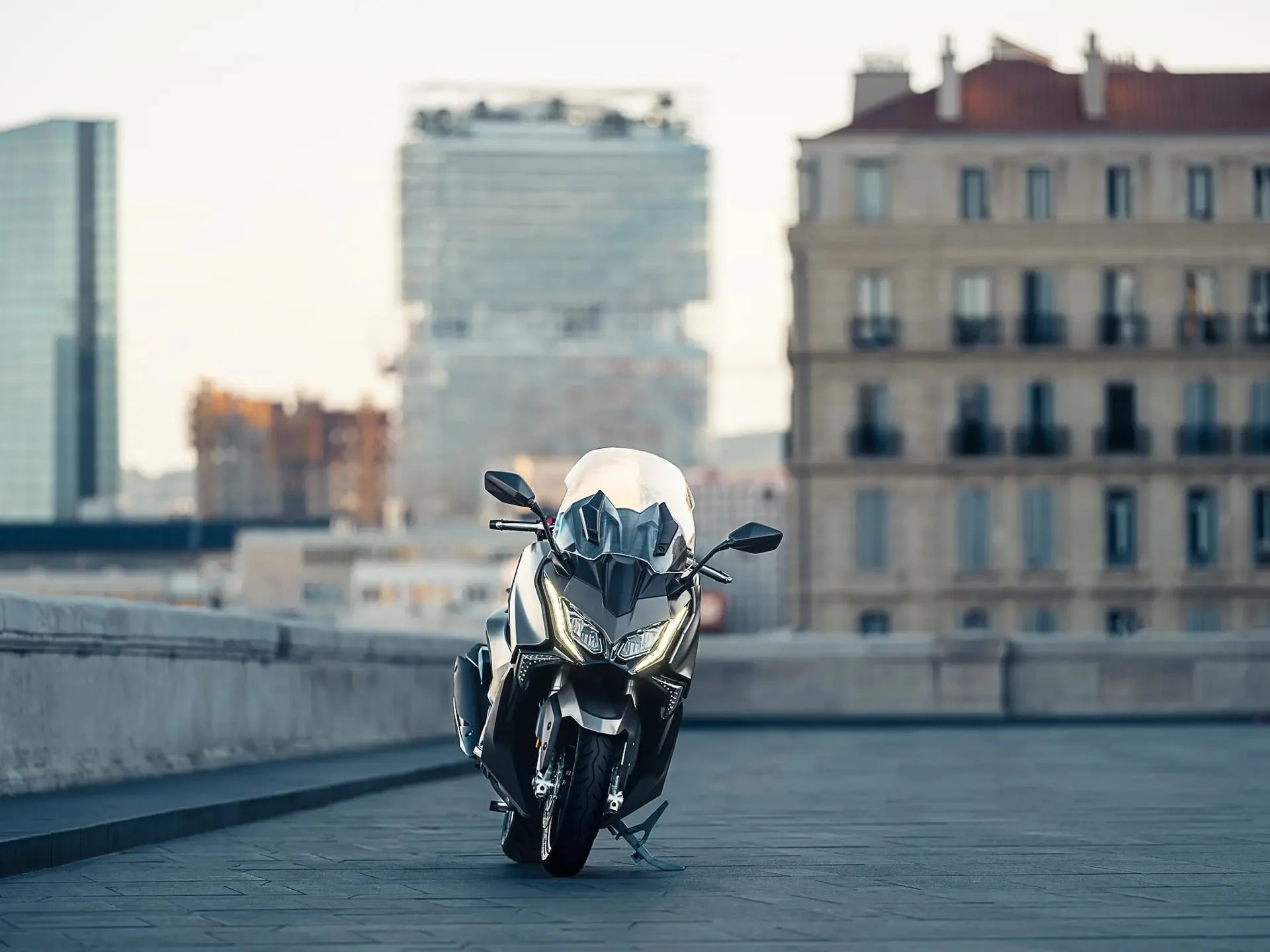 Motor-skuter-Kymco-AK-550-Premium-550cc-52-1-min.jpg