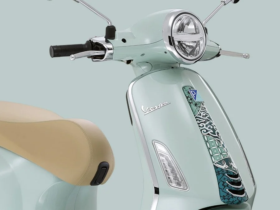 2026 Vespa Primavera 50 scooter — front view 4