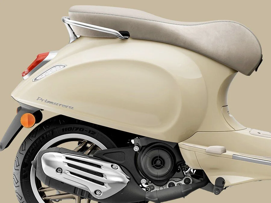 2026 Vespa Primavera 50 scooter — front three-quarter view 3