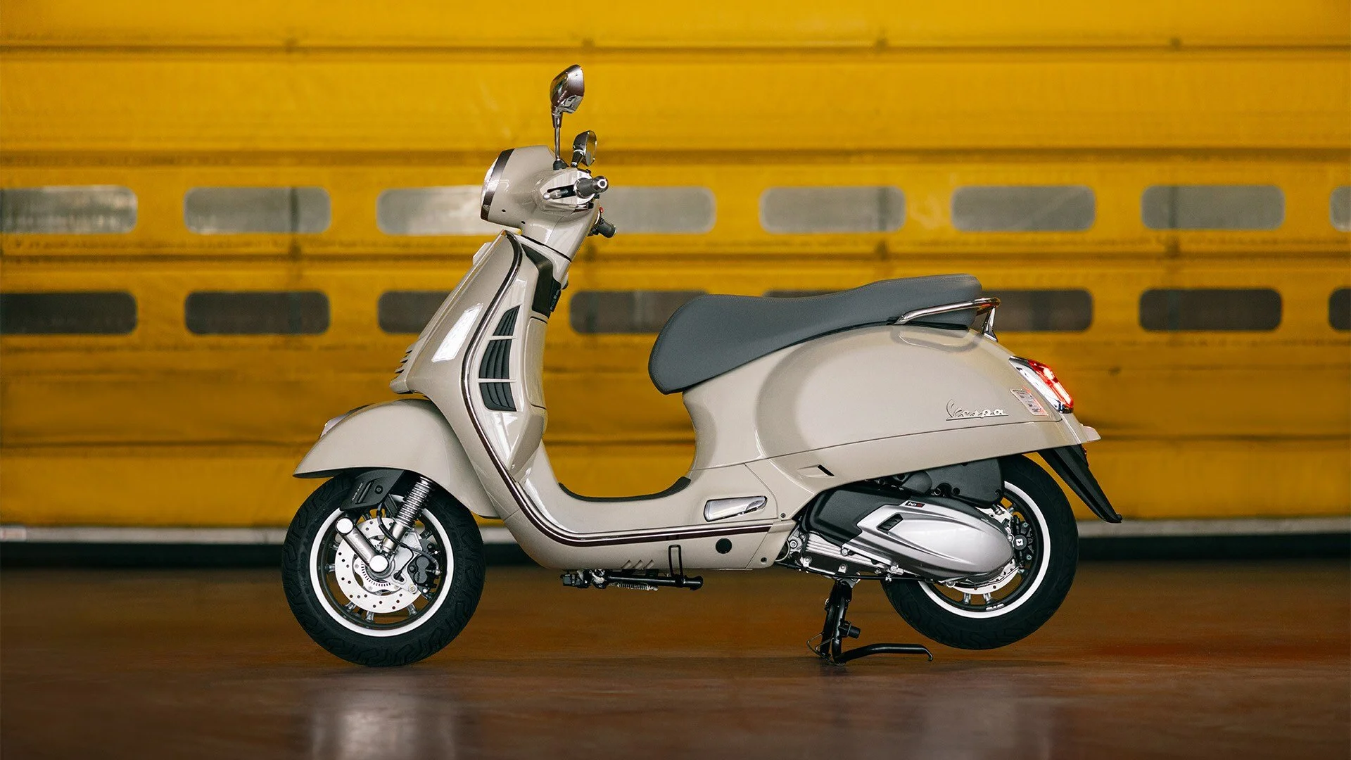 2026 Vespa GTS 310 scooter — right-side view 5