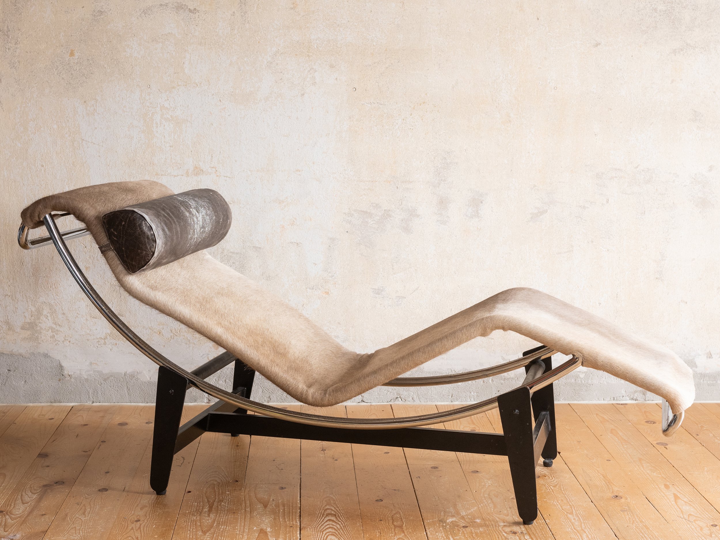  Bündner Grauvieh, Rare LC4 by Corbusier, Perriand and Janneret  