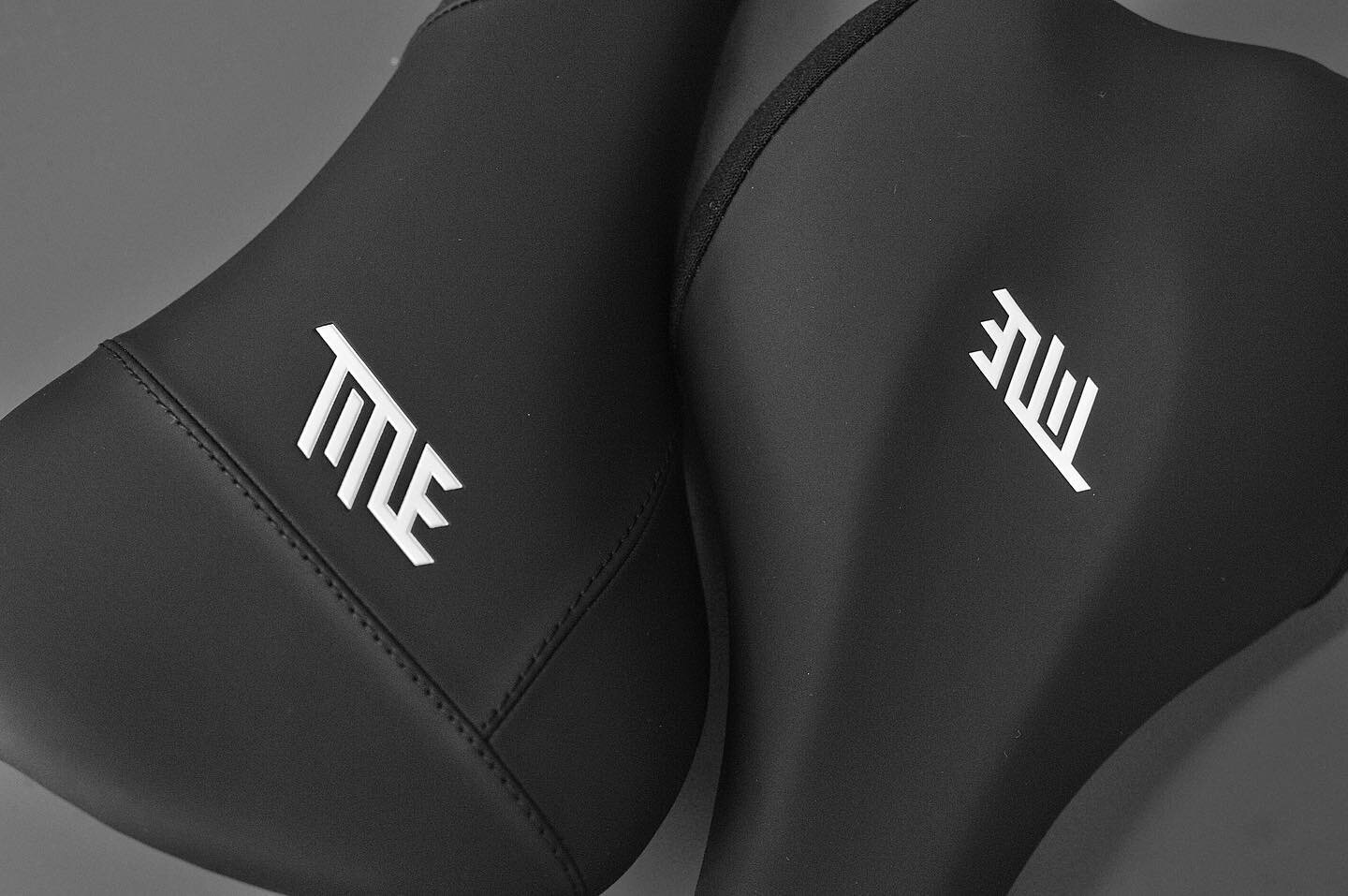 Bold. Durable. Discrete.
The TITLE JS1 and MS1 saddles are by far our favourite! 
- Both models in stock 🖤
.
.
@titlemtb
