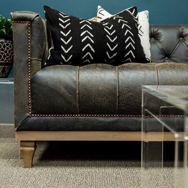 Dark rugged leather + acrylic coffee table = best friends | Fort Worth Law Office  #fortworthlawoffice #fortworthboutiquelawfirm #fortworthinteriordesigner @deckerpoolepllc 📷 @ambershumake
