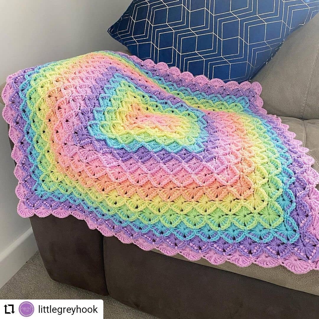 Wow! 😍 So in love with this 🌈

Repost @littlegreyhook
...
Finished!! 😁 I absolutely love this one and will find it hard to say goodbye ❤️ It&rsquo;s a Bavarian crochet blanket. I used the fantastic tutorial by @puddnhead (Hooked by Robin) and a ra