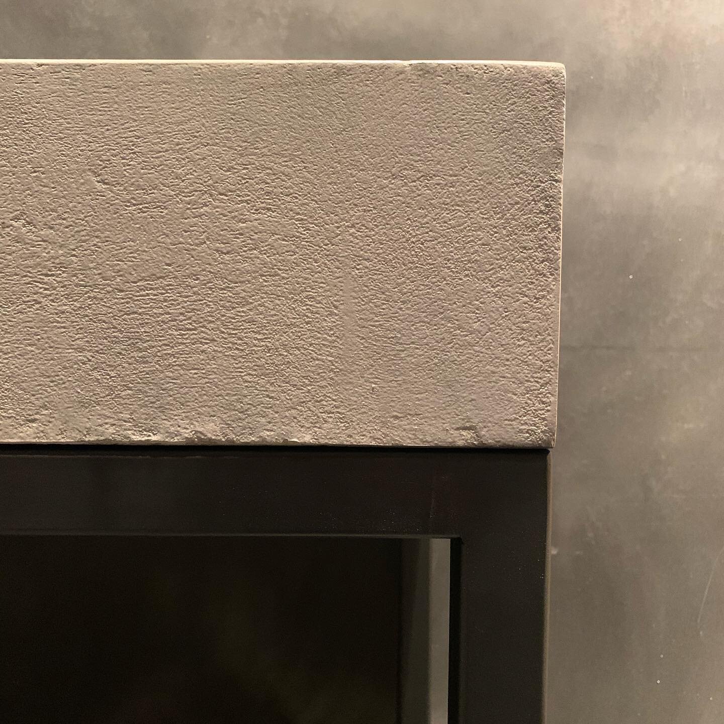 Hand Troweled Gray Concrete Sink #custom #handtroweled #concretesink #troughsink #farmsink #modernsink #concretevanity #concreteandsteel #concretebasin #modernfarmhouse #bathroomdesign #concretedesign #stogsconcretedesign