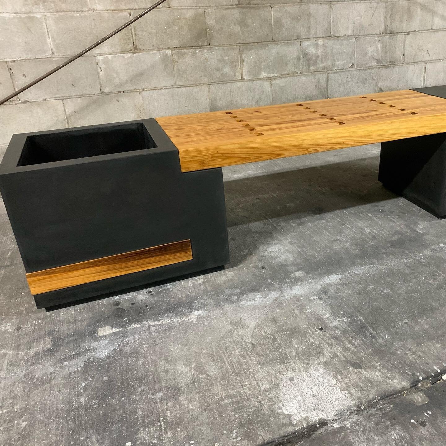 Fini, Acabado, Done! Custom cypress and concrete bench with built in planter. #planterbench #bench #concretebench #custom #customconcrete #concreteandwood #customconcretedesign #concretedesign #stogsconcretedesign #outdoorfurniture #concretefurniture