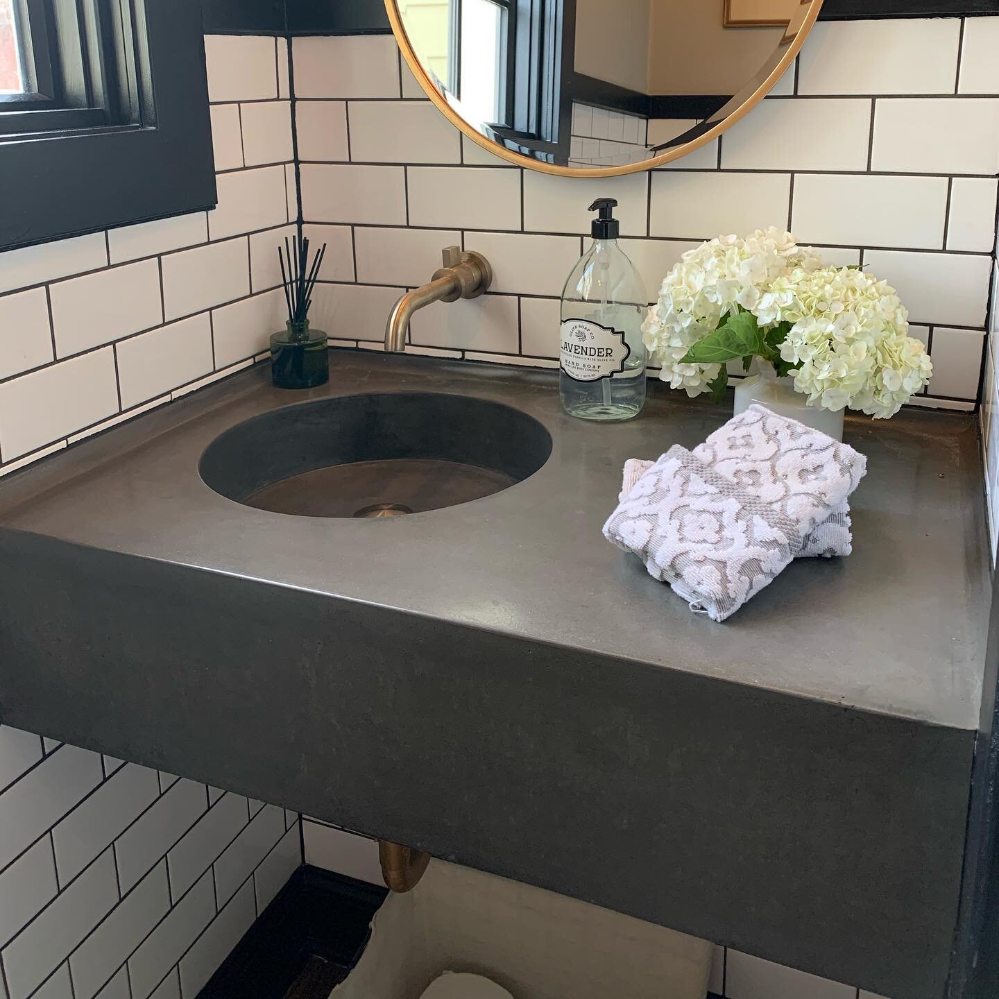 Love seeing it all come together #concretesink #concretevanity #customconcrete #charcoalconcrete #concretebathroom #bathroomdesign #concretedesign #stogsconcretedesign