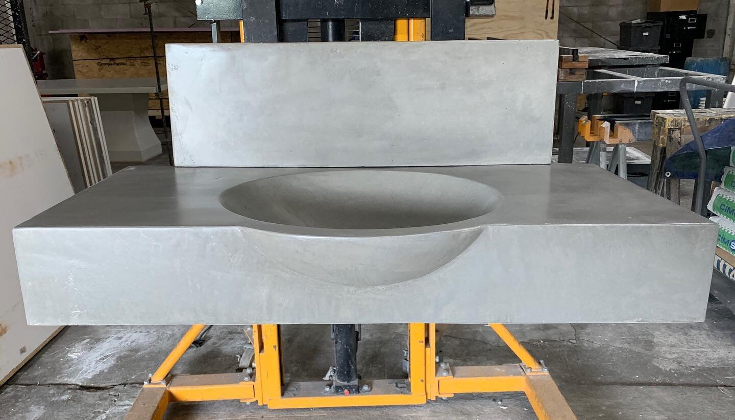 Something different than the norm....#custom hand troweled cement integral bowl vanity. #customsink #concretesink #concretebasin #concretevanity #modernbathroom #concretebathroom #bathroomdesign #concretedesign #stogsconcretedesign #shipsnationwide
