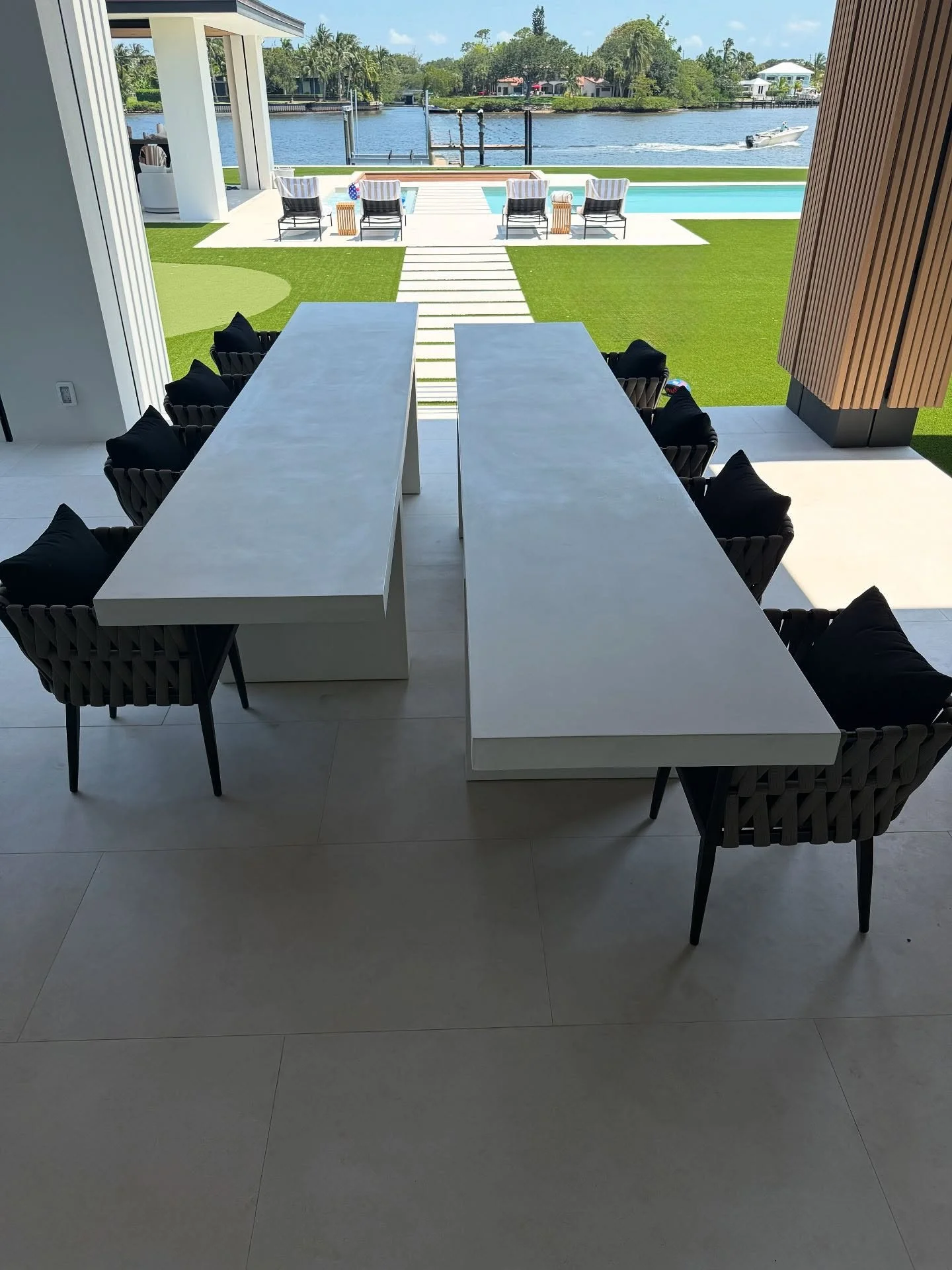 Summer vibes🌴☀️#custom #customtable #concretetable #diningtable #concretediningtable #outdoortable #outdoorliving #table #customfurniture #customdesign #concretedesign #stogsconcretedesign #madeinflorida #shipsnationwide