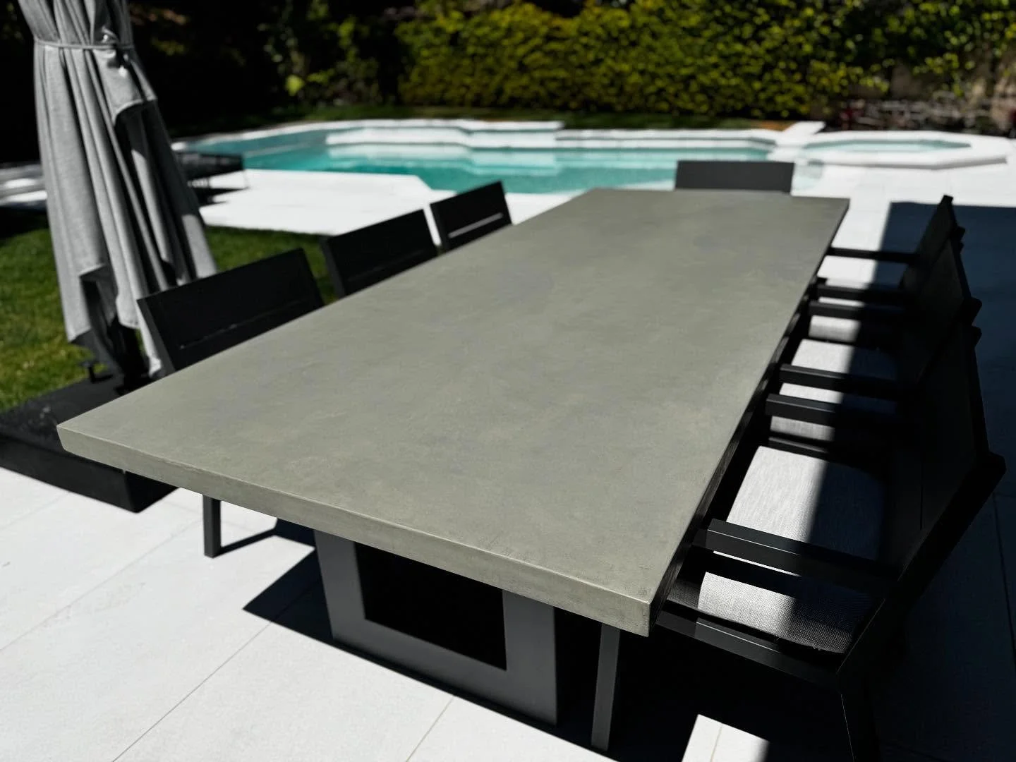 California dreaming☀️🌴#custom #customtable #concretetable #diningtable #concretediningtable #outdoortable #table #customfurniture #customdesign #concretedesign #concreteandsteel #stogsconcretedesign #madeinflorida #shipsnationwide