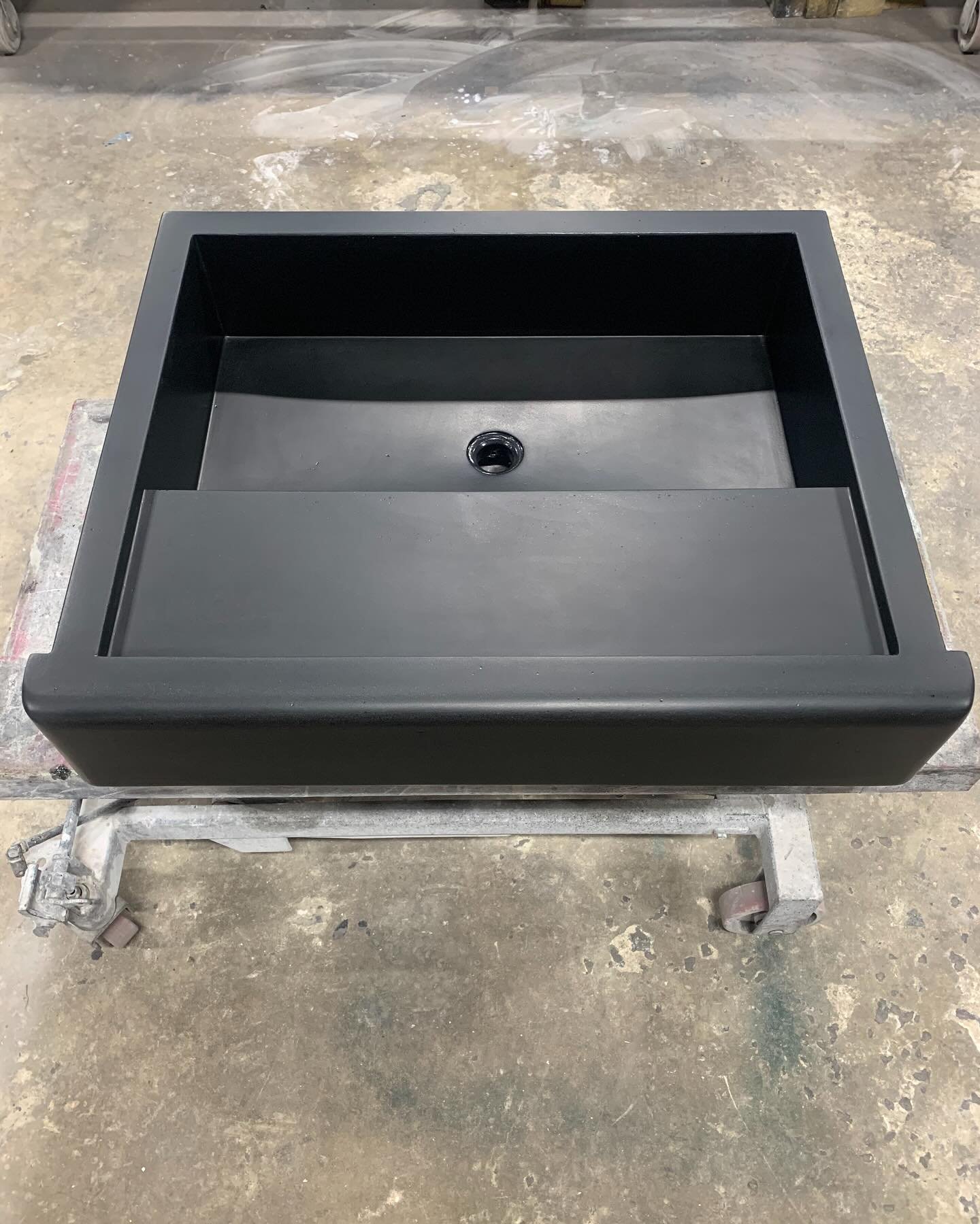 Ergonomic design features that cater to all abilities 🙌 #accessibleliving #adakitchen #adasink #adaaccessible #kitchenremodel #kitchendesign #custom #customsink #concretesink #concretebasin #concretedesign #stogsconcretedesign #madeinjax #shipsnatio