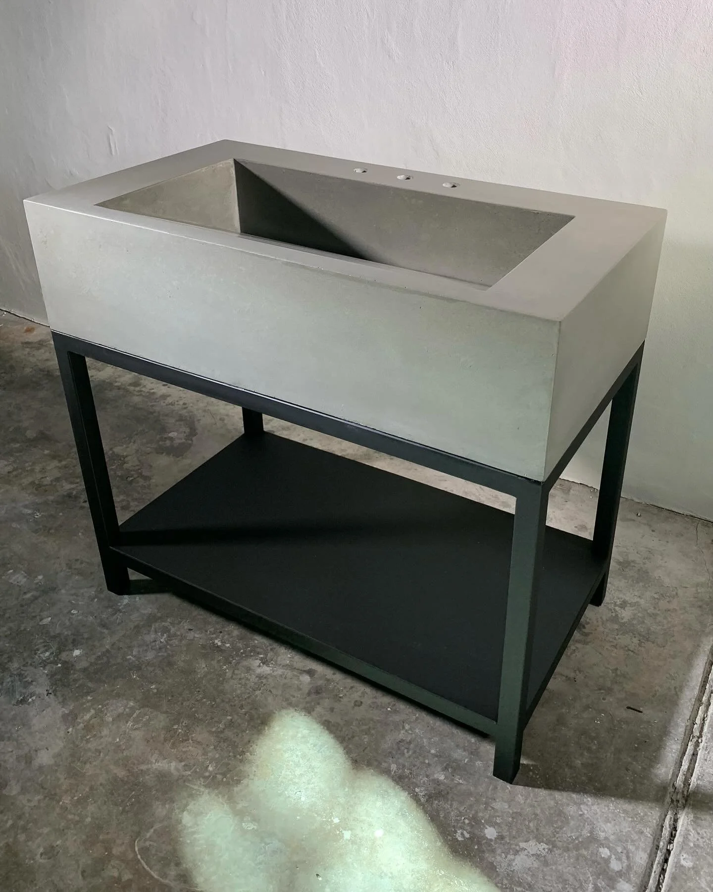 Bold and beautiful✨#concretesink #troughsink #rampsink #farmsink #modernsink #concretevanity #custom #customsink #customconcrete #bathroomdesign #concretedesign #stogsconcretedesign #madeinjax #shipsnationwide