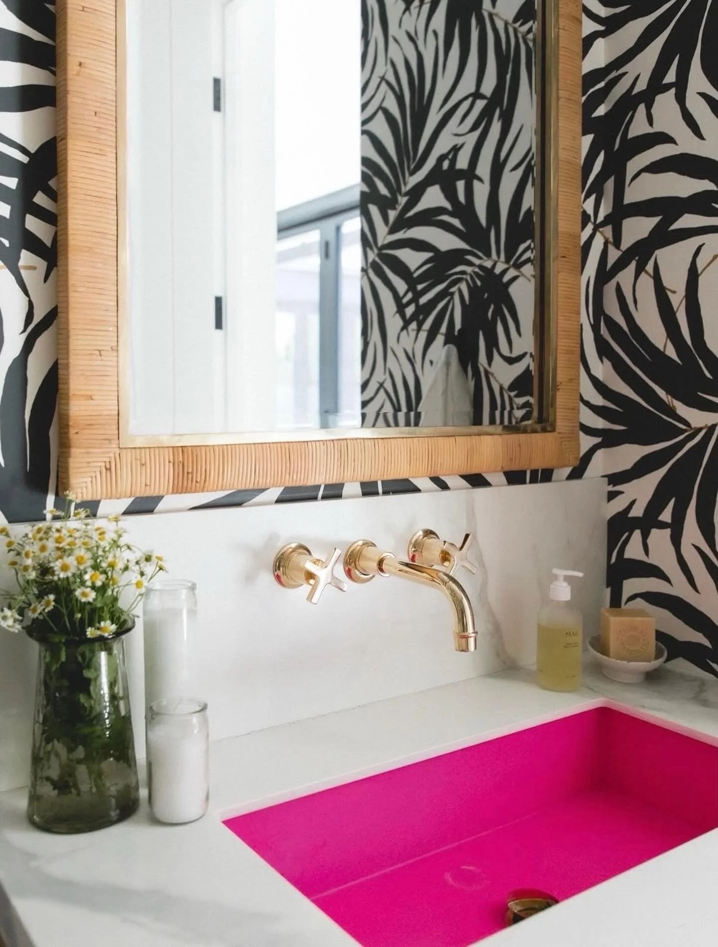 💕Feeling the love with this hot pink under mounted concrete sink 📸 by @shopskout #custom #concretesink #bathroomdesign #stogsconcretedesign