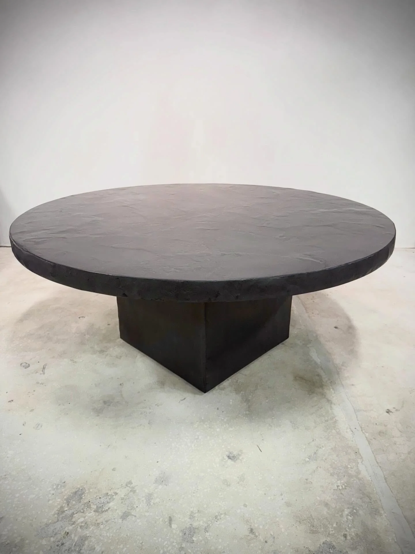 New concrete table added to the line up✨#diningtable #concretetable #outdoortable #handmade #stogsconcretedesign